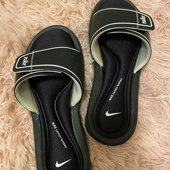 Nike slides - Picture 2 of 3
